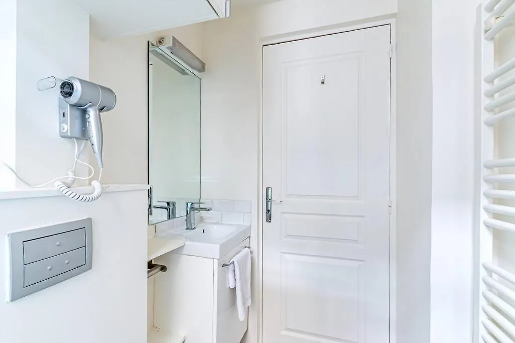 Parc Des Buttes-chaumont Apartamento *